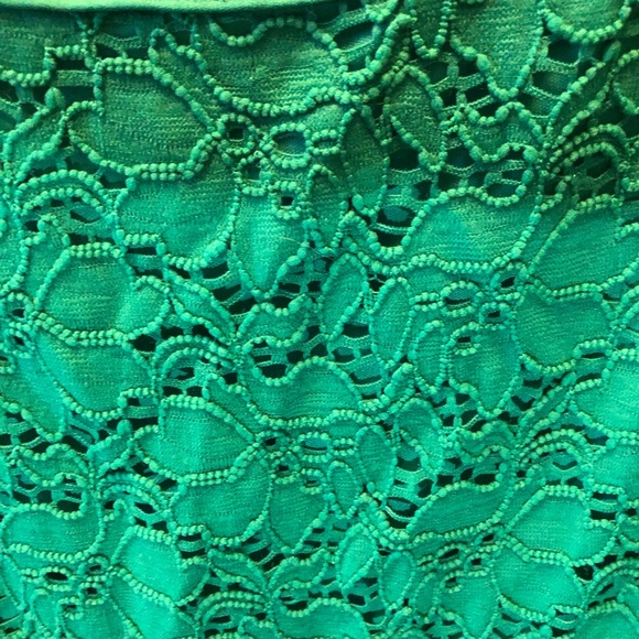 Green lace tank - Picture 2 of 3